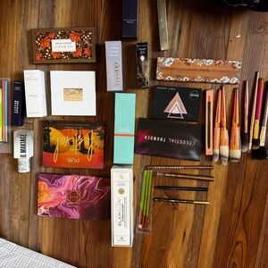 Assorted Women’s Eyeshadow Palette - Multi-Color